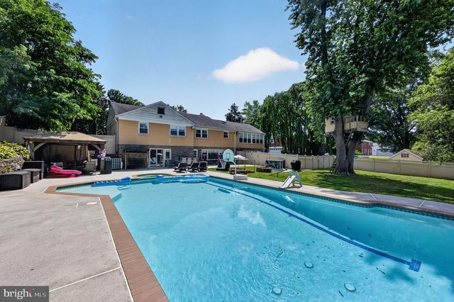 422 CONARD DR, Springfield, PA 19064