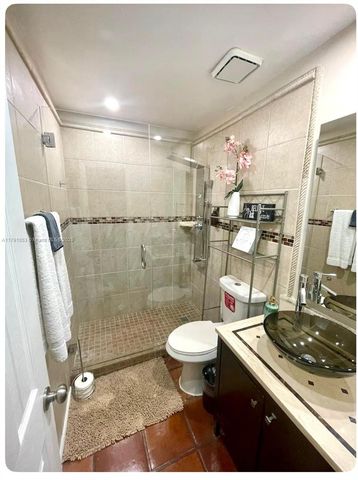 853 S South Wind Cir, Sunrise, FL 33326