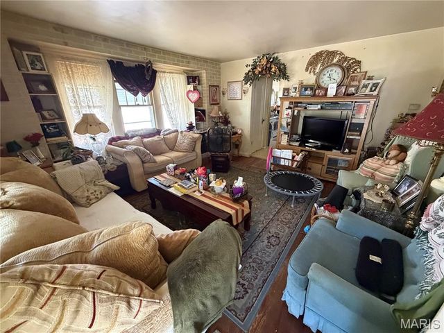 613 Wabash Avenue, Belleville, IL 62220