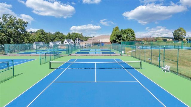 1114 8Th Fairway LN, Huddleston, VA 24104