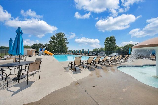 1114 8Th Fairway LN, Huddleston, VA 24104