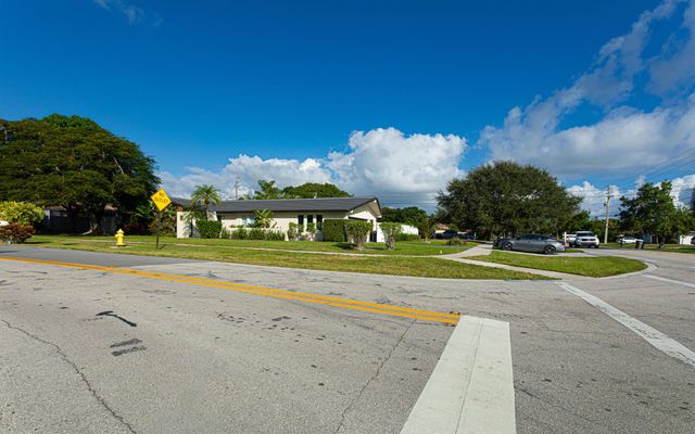 2013 Ardley Road, North Palm Beach, FL 33408