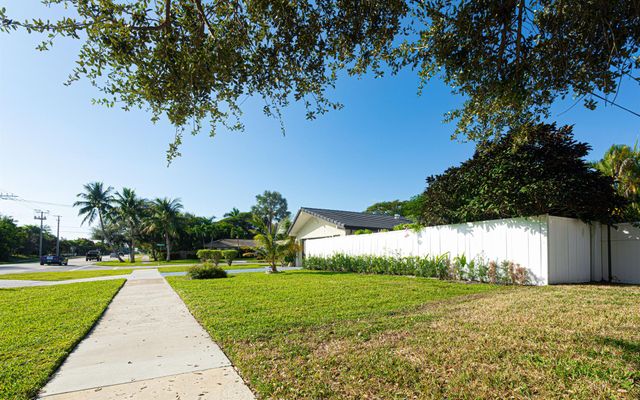 2013 Ardley Road, North Palm Beach, FL 33408