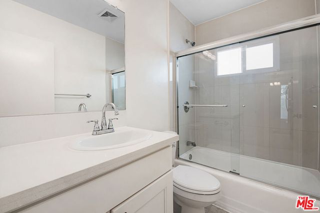 1433 Brockton Avenue 3, Los Angeles, CA 90025