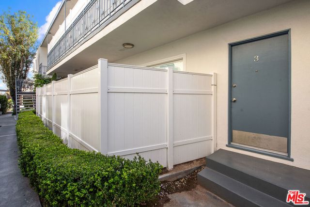 1433 Brockton Avenue 3, Los Angeles, CA 90025