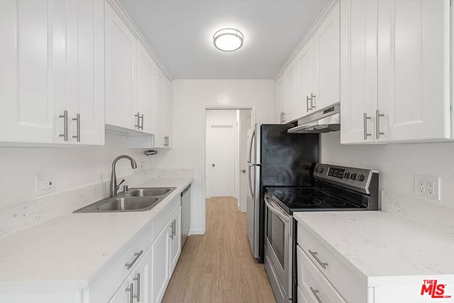 1433 Brockton Avenue 3, Los Angeles, CA 90025