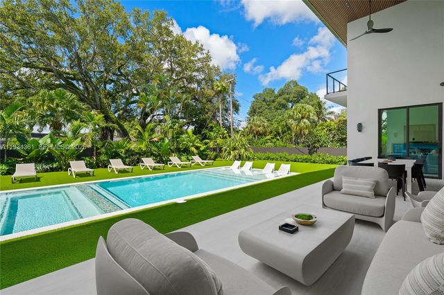 19900 NE 21st Court, Miami, FL 33179