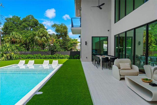 19900 NE 21st Court, Miami, FL 33179