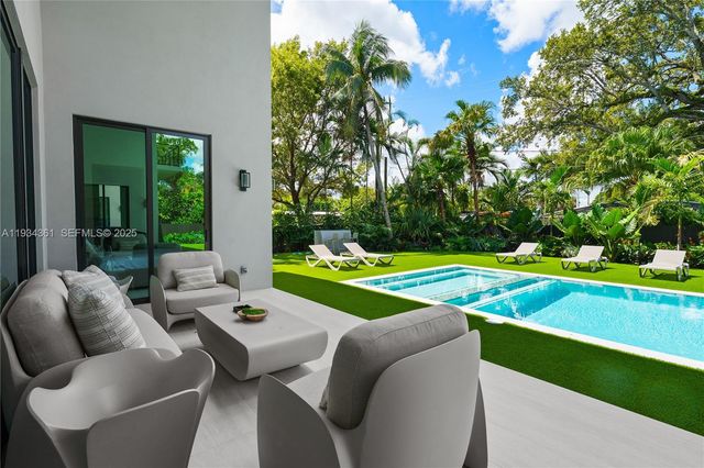 19900 NE 21st Court, Miami, FL 33179