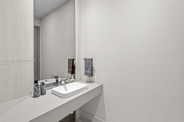 19900 NE 21st Court, Miami, FL 33179