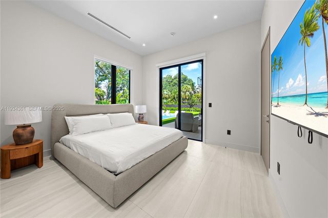 19900 NE 21st Court, Miami, FL 33179