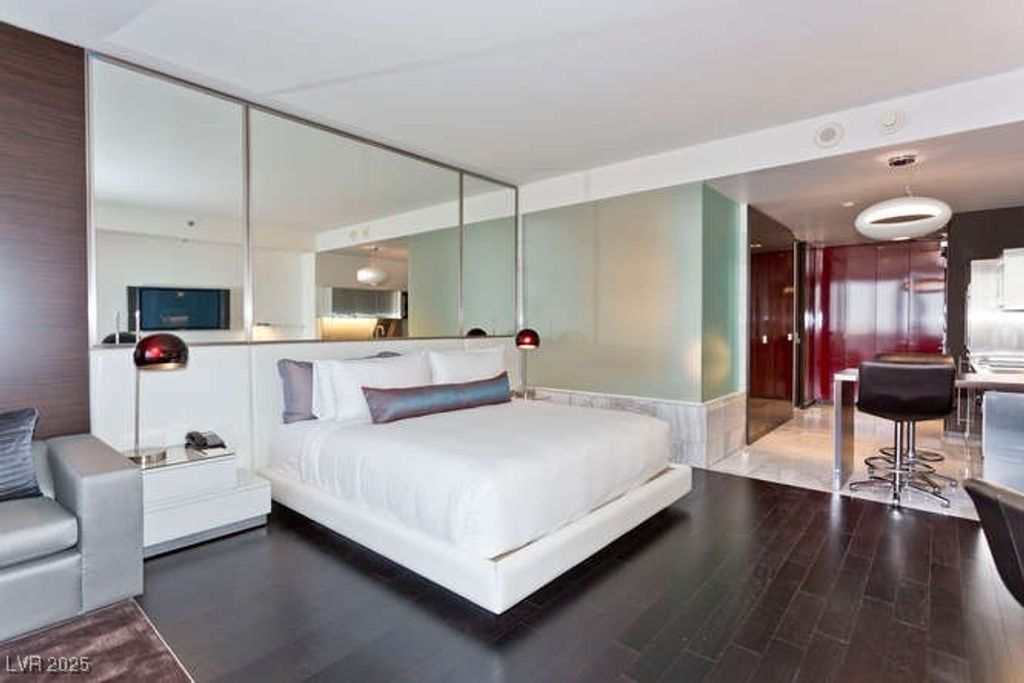 Image 12 of property listing at 4381 West FLAMINGO Road 908, Las Vegas, NV 89103