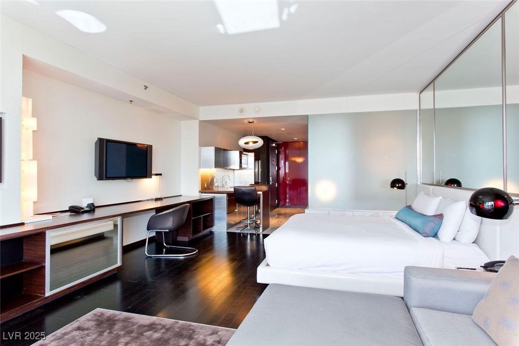 Image 6 of property listing at 4381 West FLAMINGO Road 908, Las Vegas, NV 89103