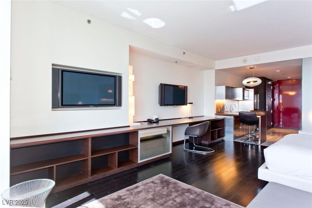 Image 7 of property listing at 4381 West FLAMINGO Road 908, Las Vegas, NV 89103