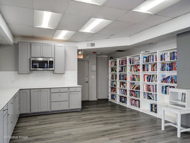 6301 N Sheridan Road 14-O, Chicago, IL 60660