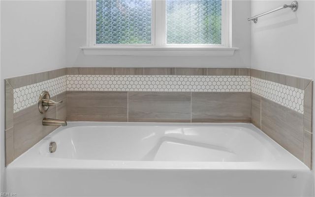 616 Revival LN, Virginia Beach, VA 23462