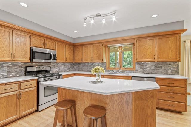 7126 New Washburn Way, Madison, WI 53719