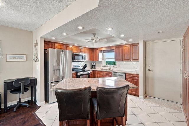 4550 COVE CIRCLE 1009, St Petersburg, FL 33708