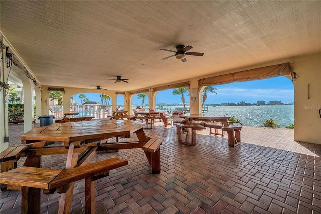 4550 COVE CIRCLE 1009, St Petersburg, FL 33708
