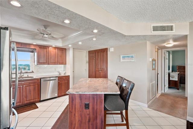 4550 COVE CIRCLE 1009, St Petersburg, FL 33708