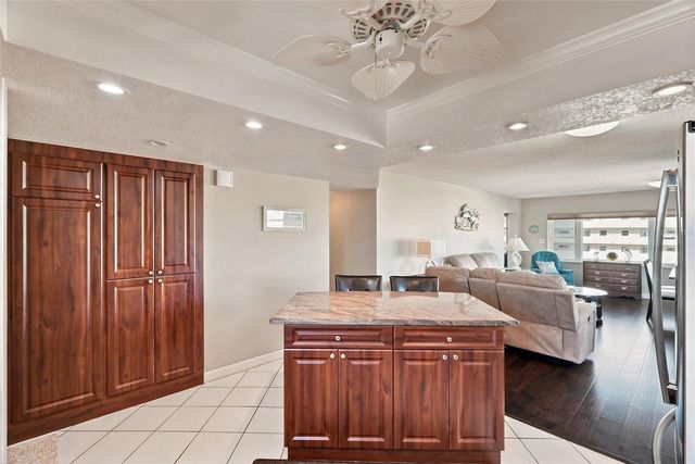 4550 COVE CIRCLE 1009, St Petersburg, FL 33708