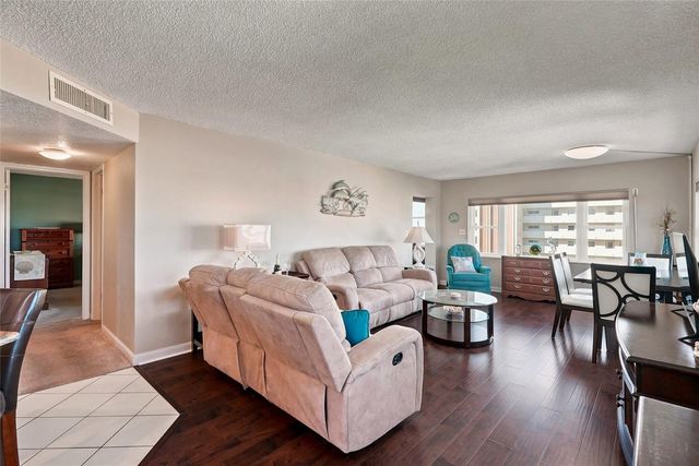 4550 COVE CIRCLE 1009, St Petersburg, FL 33708