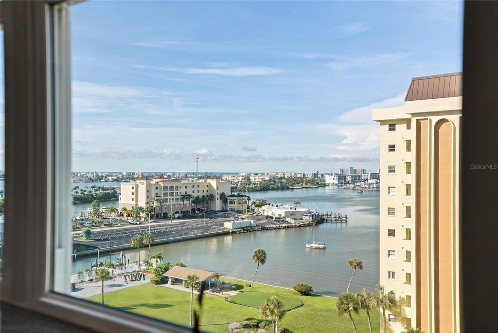 4550 COVE CIRCLE 1009, St Petersburg, FL 33708