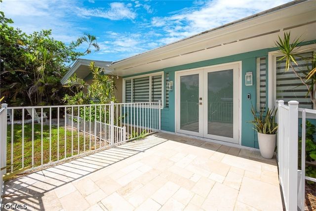 5885 Pine Tree DR, Sanibel, FL 33957