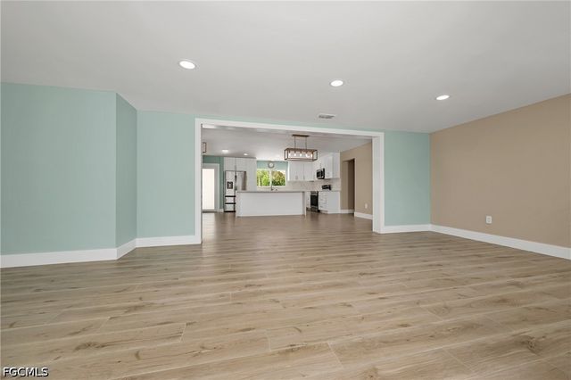 5885 Pine Tree DR, Sanibel, FL 33957