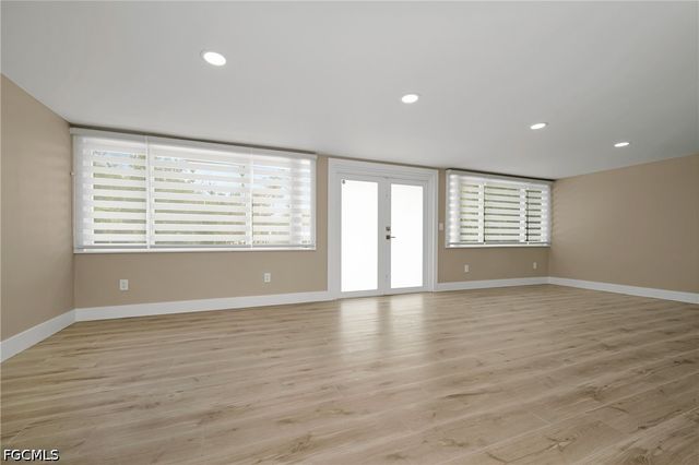5885 Pine Tree DR, Sanibel, FL 33957