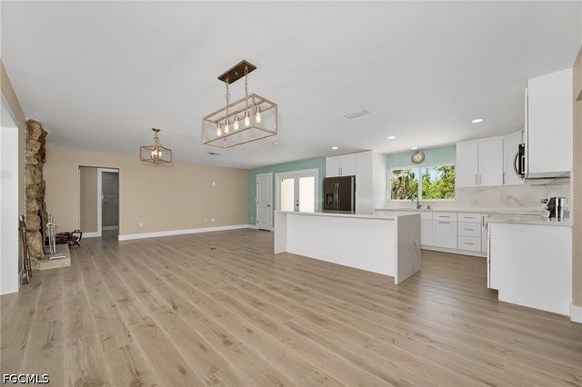 5885 Pine Tree DR, Sanibel, FL 33957