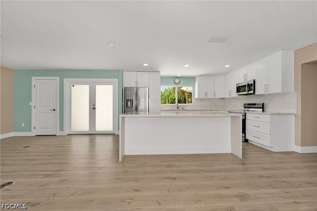5885 Pine Tree DR, Sanibel, FL 33957