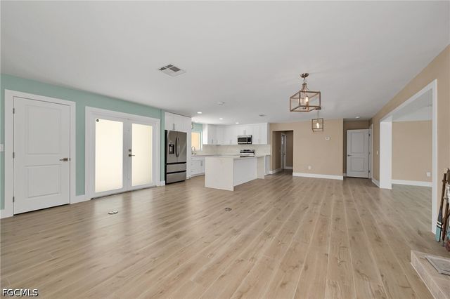 5885 Pine Tree DR, Sanibel, FL 33957