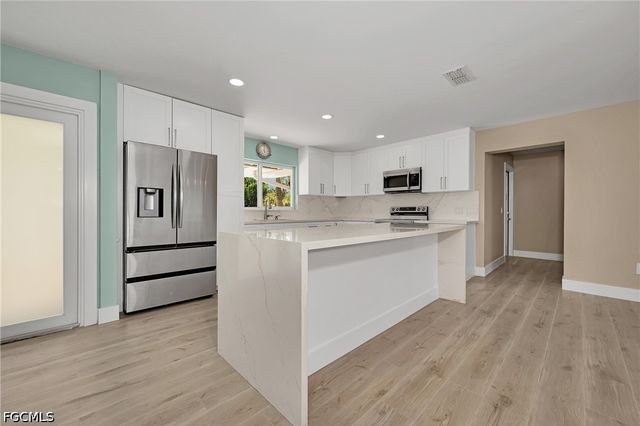 5885 Pine Tree DR, Sanibel, FL 33957