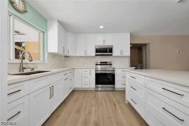 5885 Pine Tree DR, Sanibel, FL 33957