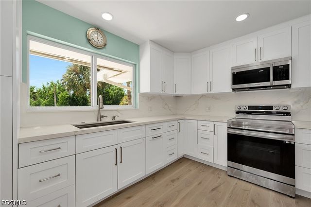 5885 Pine Tree DR, Sanibel, FL 33957