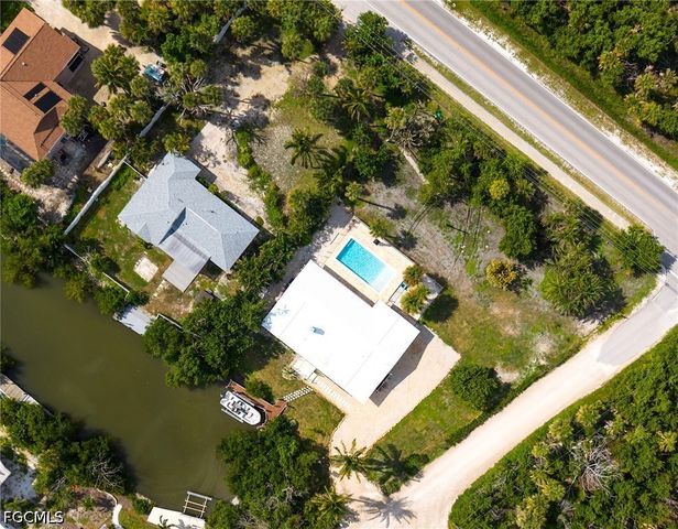5885 Pine Tree DR, Sanibel, FL 33957