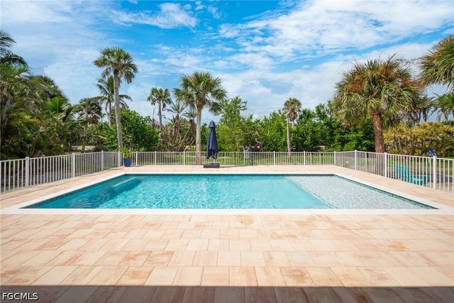 5885 Pine Tree DR, Sanibel, FL 33957