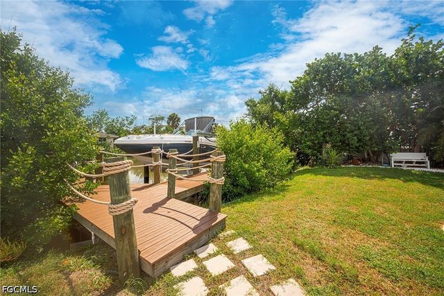 5885 Pine Tree DR, Sanibel, FL 33957