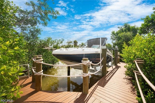 5885 Pine Tree DR, Sanibel, FL 33957