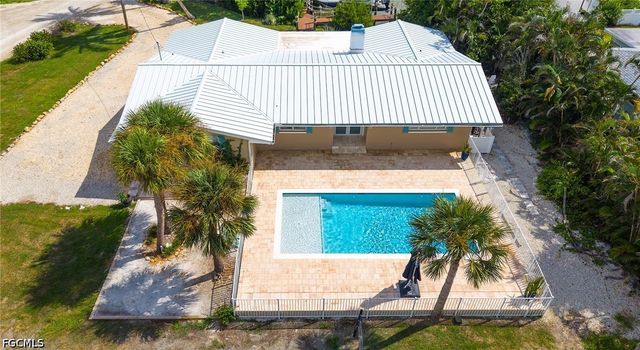 5885 Pine Tree DR, Sanibel, FL 33957