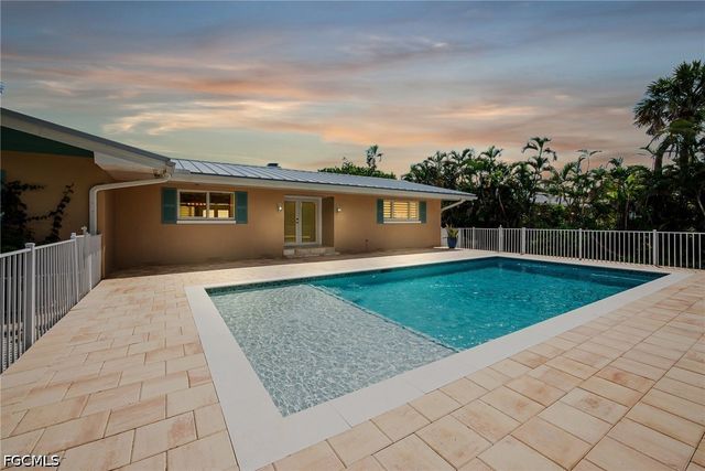 5885 Pine Tree DR, Sanibel, FL 33957