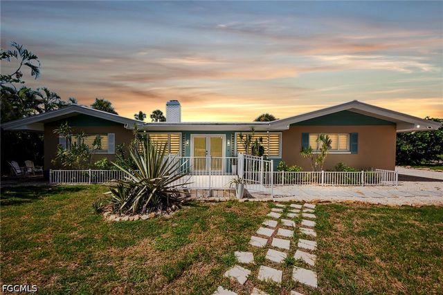 5885 Pine Tree DR, Sanibel, FL 33957