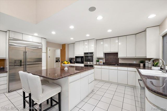 2295 Shore Hill Drive, West Bloomfield Charter Township, MI 48323