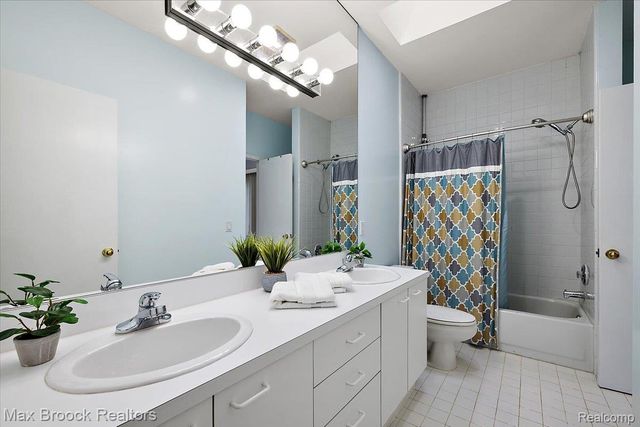 2295 Shore Hill Drive, West Bloomfield Charter Township, MI 48323