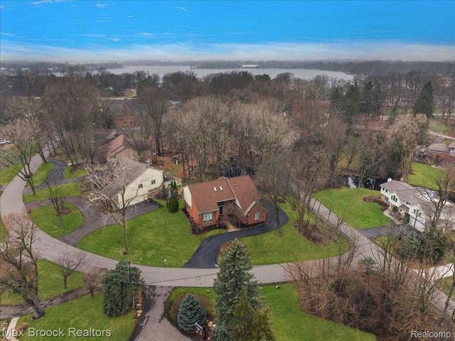 2295 Shore Hill Drive, West Bloomfield Charter Township, MI 48323