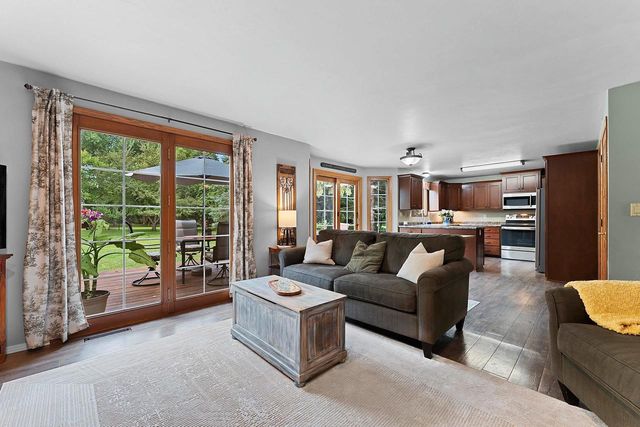 2906 SUNRAY LANE, Green Bay, WI 54313