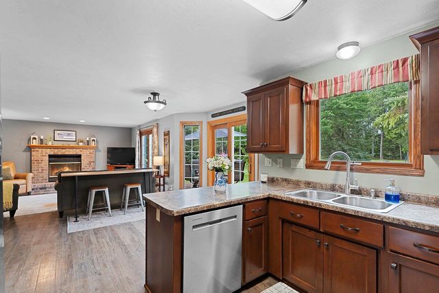 2906 SUNRAY LANE, Green Bay, WI 54313