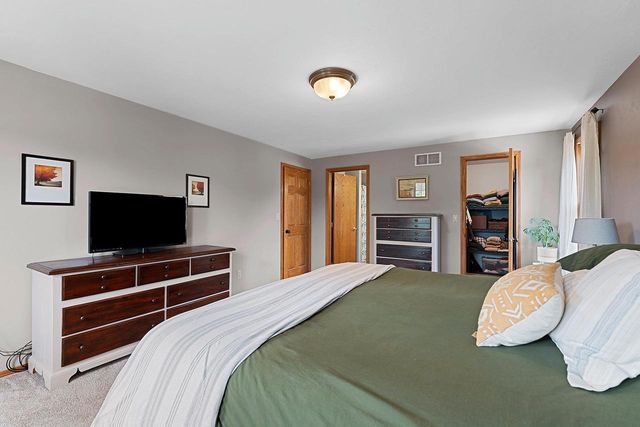 2906 SUNRAY LANE, Green Bay, WI 54313
