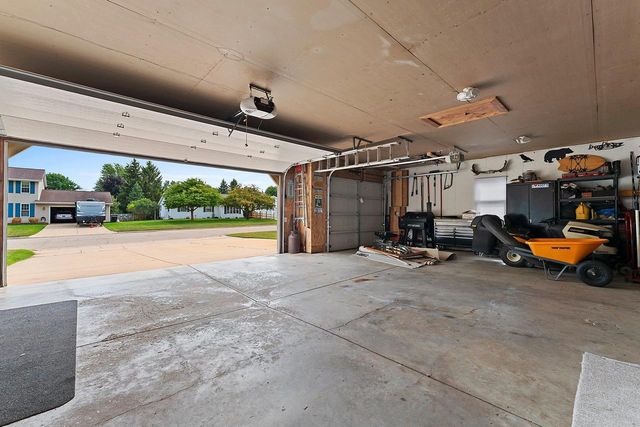 2906 SUNRAY LANE, Green Bay, WI 54313
